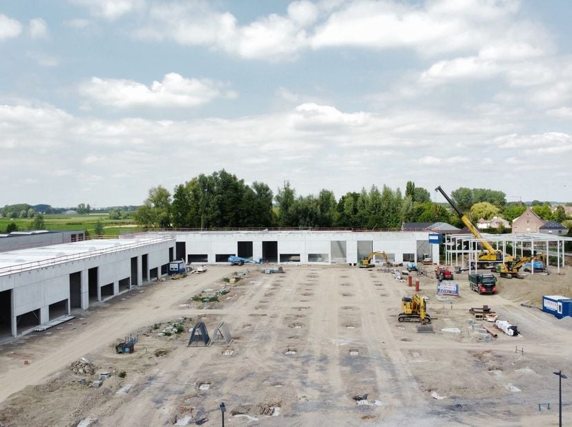 <br />
KMO park Heiplas omvat 39 nieuwbouw, casco KMO-units op de hoek van de Kleiweg en de Wichelsesteenweg te Lede.&amp;nbsp;<br />
Nog slechts 4 units