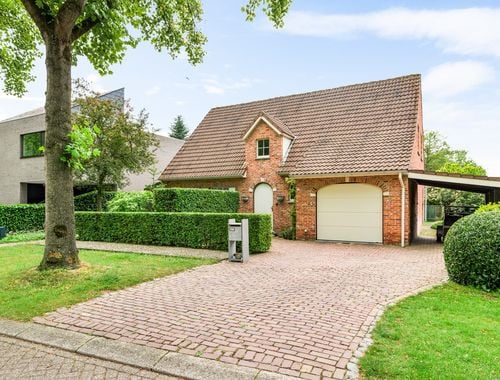                                        Villa-landhuis te koop in Brasschaat, € 695.000
