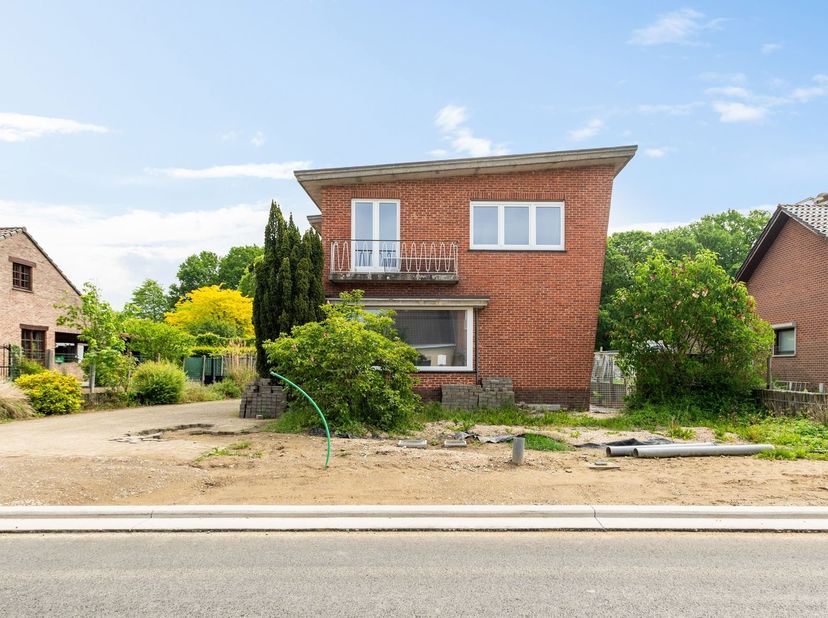 Ligging<br />
<br />
Gelegen in het rustige en groene Spalbeek, een deelgemeente van Hasselt, geniet deze woning van een aangename ligging met een v