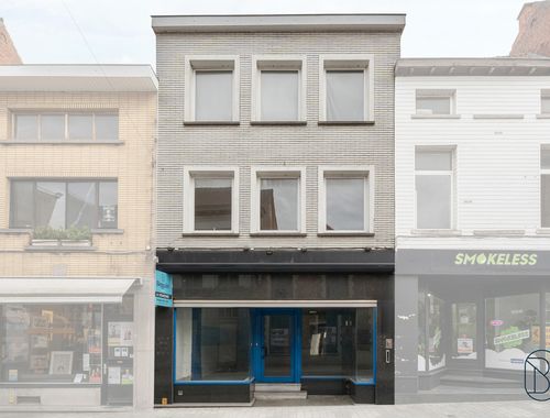                                         Usage mixte à vendre à Renaix, € 185.000
