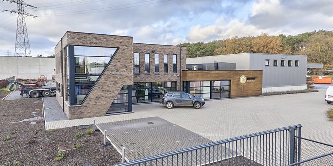Bien professionnel à vendre à Snoekweyerstraat 3, 3600 Genk