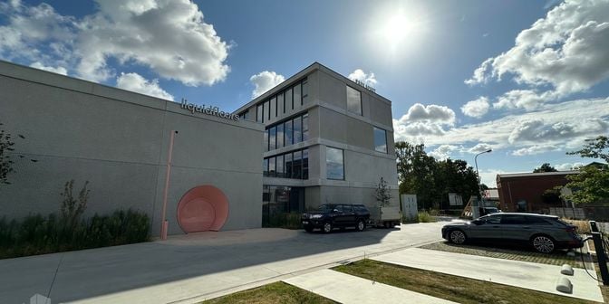Bien professionnel à vendre à Bekaertstraat 8, 8550 Zwevegem