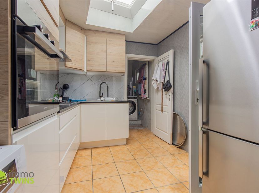 Charmante gezinswoning in het hart van Dendermonde<br />
Op een uiterst centrale én rustige locatie vinden we deze karaktervolle woning met drie volw