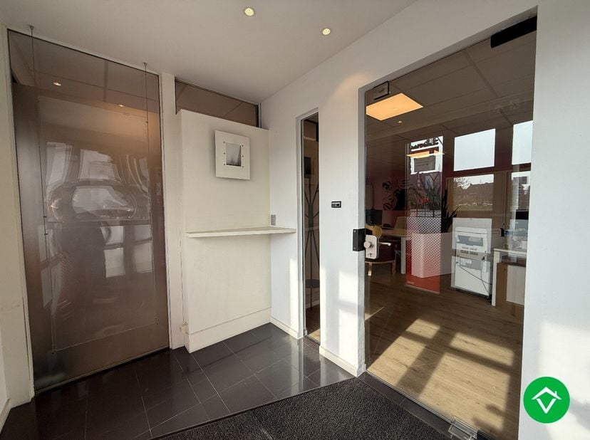 Bien professionnel à vendre
                    à 8800 Roeselare