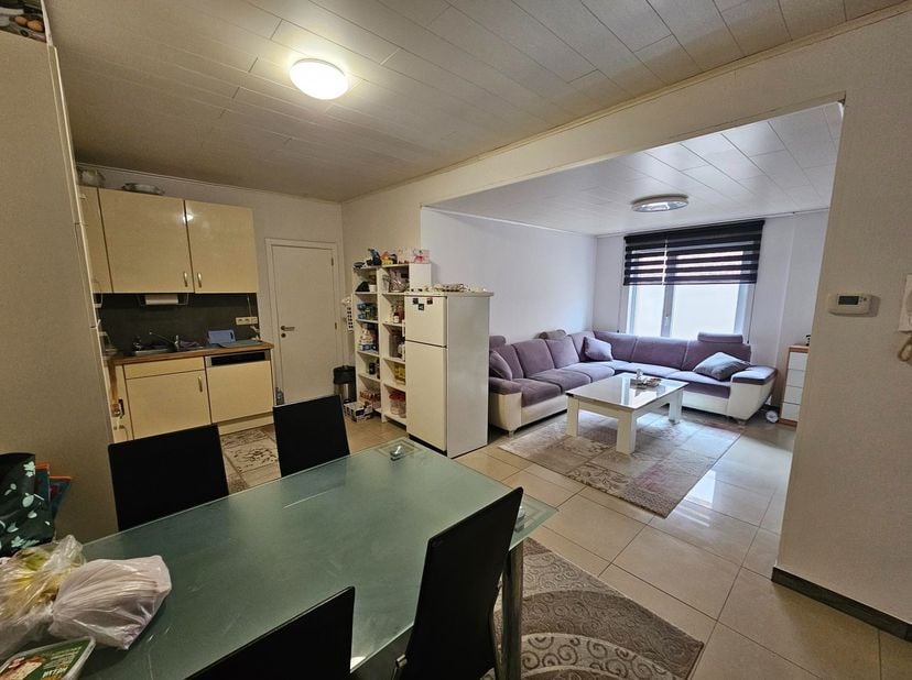 Appartement op het gelijkvloers nabij het centrum van Maasmechelen. <br />
Het appartement bestaat uit een leefruimte met open keuken, badkamer met do