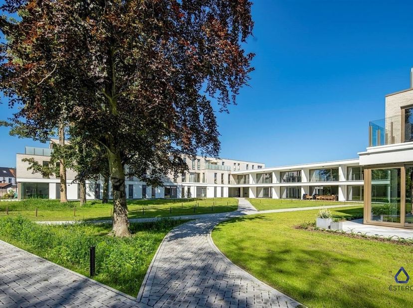 Dit mooie 1-slaapkamerappartement, gelegen in de Nieuwe Molenstraat 136, combineert een rustige woonomgeving met een zeer vlotte bereikbaarheid.<br />