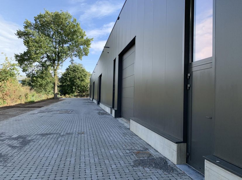 Bien professionnel à louer
                    à 3680 Maaseik