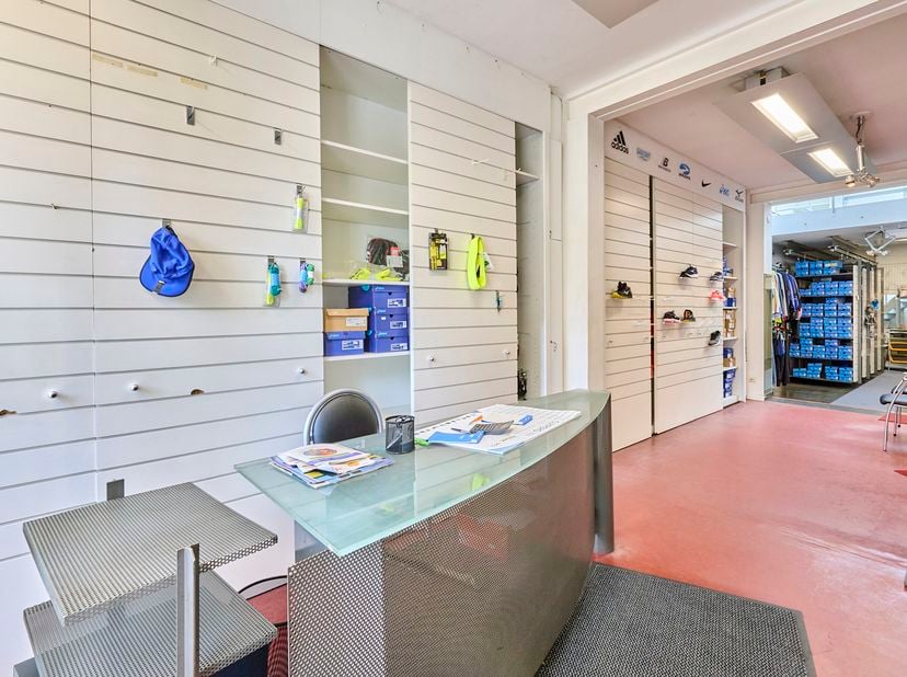 Bien professionnel à vendre
                    à 3500 Hasselt