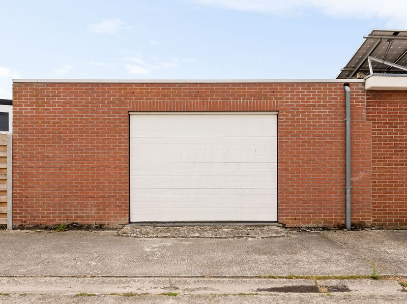 Energiezuinige woning met garage en achteruitweg op een uitstekende locatie in Lier<br />
Deze charmante en energiezuinige woning is gunstig gelegen