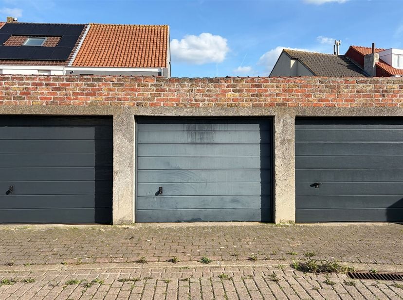 Garage te koop in Akkerstraat bus Box 3,
                    8370 Blankenberge