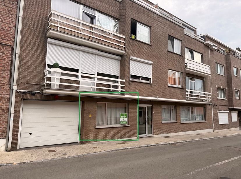 Bent u op zoek naar een appartement dat u volledig naar eigen smaak kunt renoveren?<br />
<br />
Dan biedt dit gelijkvloerse appartement in Residentie