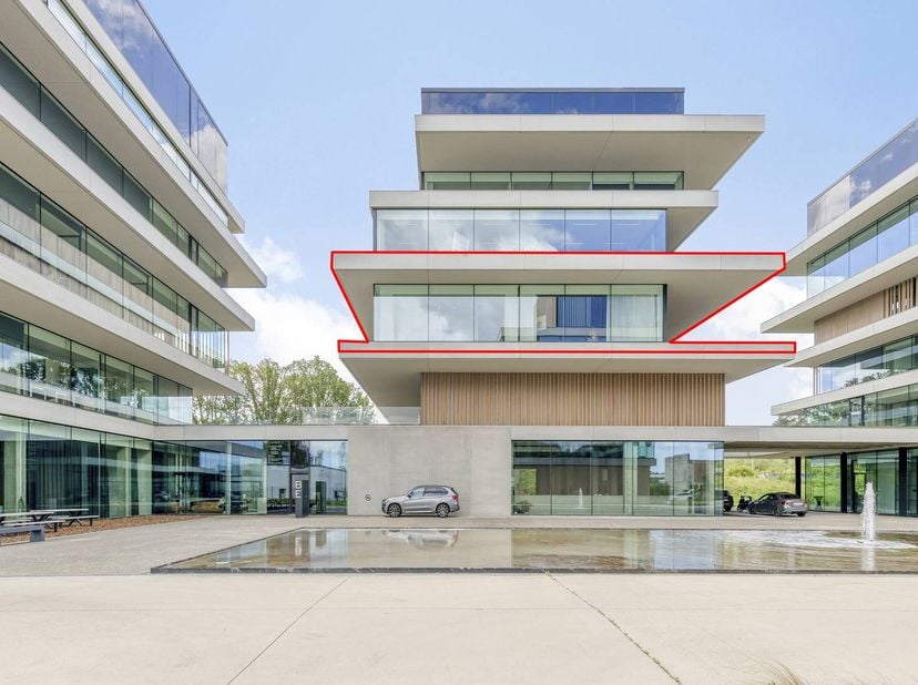 Schitterend kantoor van 586m², volledig instapklaar en met zichtbaarheid van op de E40!<br />
<br />
Gun jouw bedrijf een plaats op het meest innovati