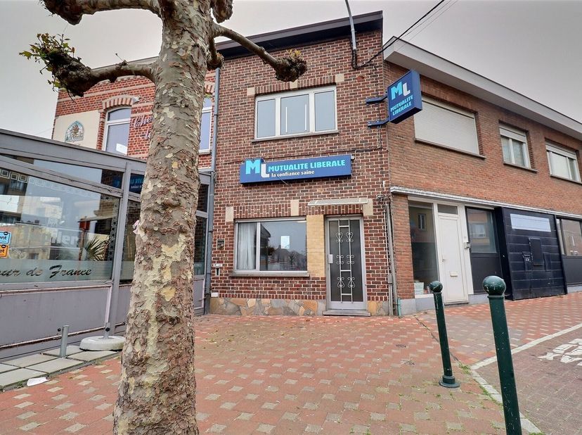 Bien professionnel à vendre à ,
                    7783 Le Bizet