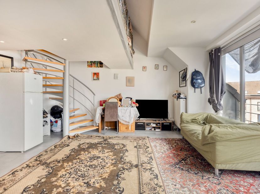 Dit lichtrijke 1-slaapkamerappartement met autostaanplaats is centraal gelegen in Turnhout, op wandelafstand van het bruisende stadscentrum. <br />
<b