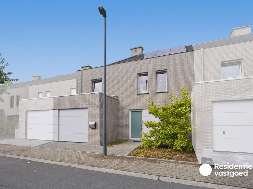KIJKDAG ZATERDAG 29/8 VAN 9U TOT 12U (inschrijven vooraf via residentievastgoed.be)<br />
<br />
Recente, energiezuinige woning met 3 slaapkamers en g
