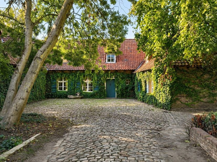 Maison à vendre à ,
                    8587 Espierres