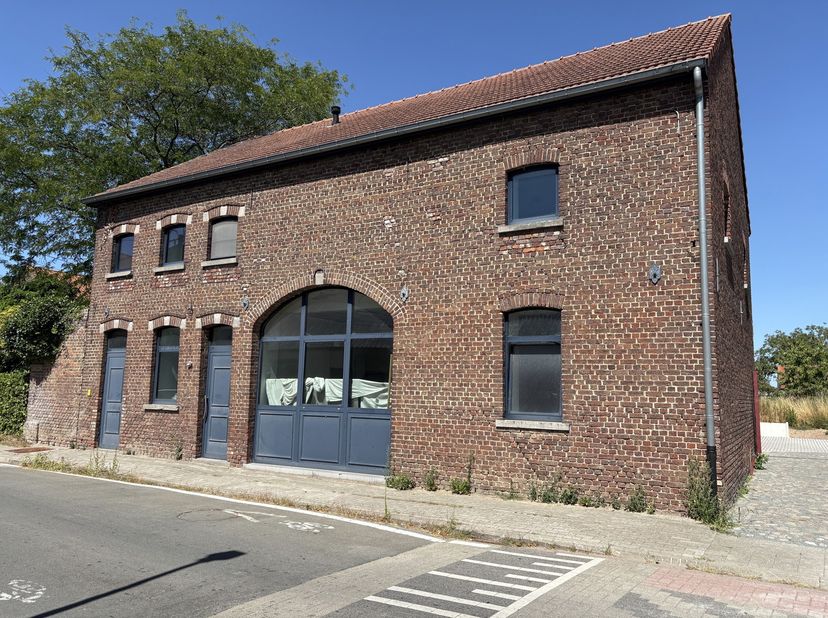 Te huur in Vissenaken: een praktijk- of kantoorruimte van circa 110 m². Het aanbod van dergelijke ruimtes in Vissenaken is zeer beperkt waardoor dit e