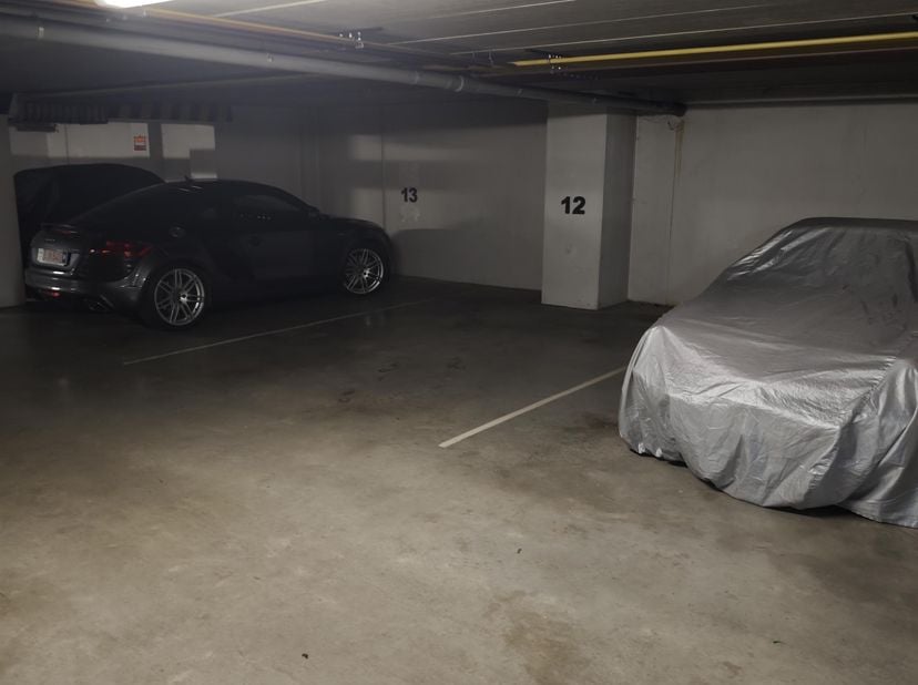 Autostaanplaats te huur – Diepenbeek (centrum, onder KBC – vlak bij station)<br />
<br />
Ondergrondse autostaanplaats nummer 12 te huur in Diepenbeek