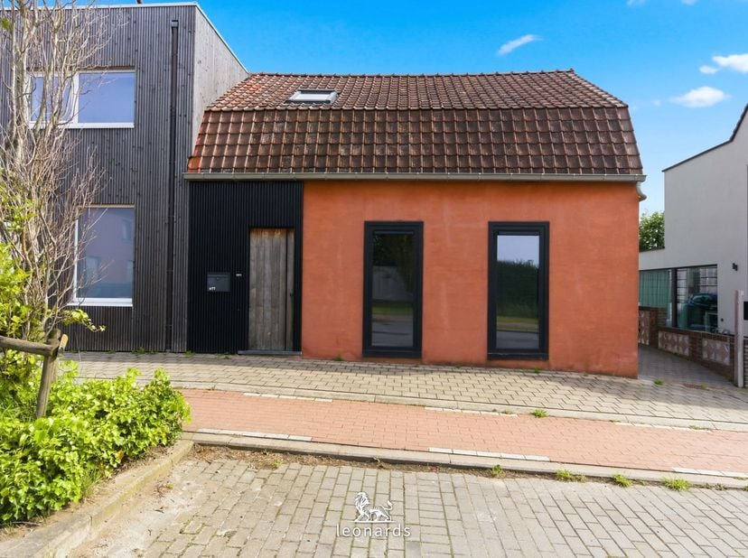 Ben je op zoek naar een jonge, instapklare woning waar je de komende jaren zonder energiezorgen kunt wonen? Deze recente halfopen bebouwing in Geluvel