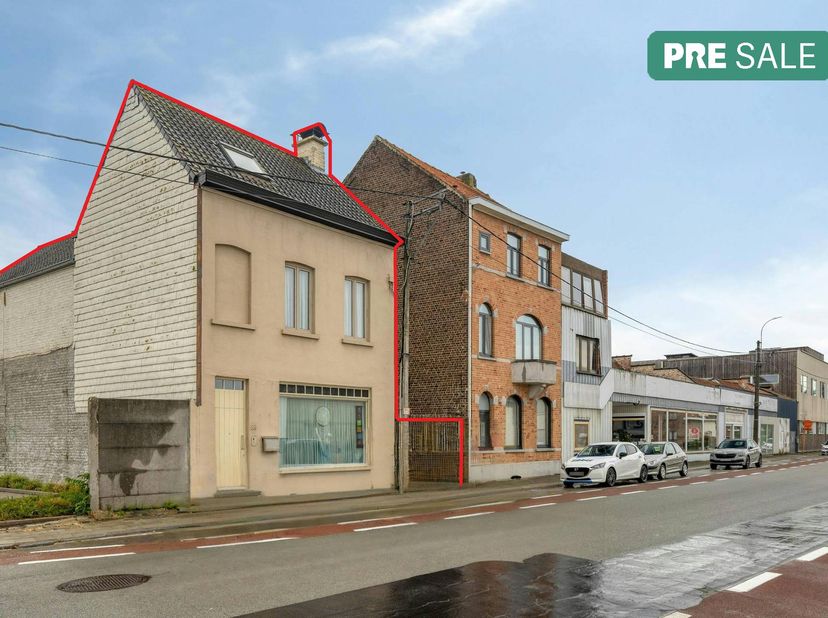 Bedrijfsvastgoed te koop in Stasegemsesteenweg 86,
                    8500 Kortrijk