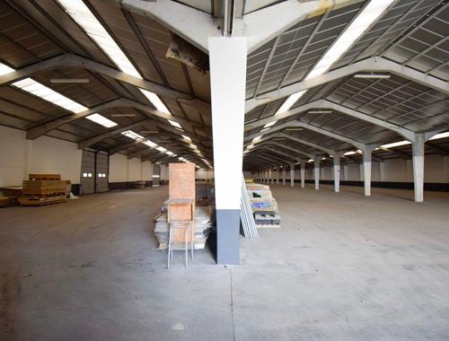                                         Bedrijfsgebouw te huur in Rumbeke, € 10.600
