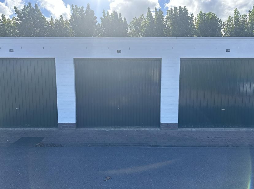 Êtes-vous à la recherche d’un emplacement de parking sécurisé, d’un investissement sans souci ou d’un espace de stockage supplémentaire à la côte ? Ce