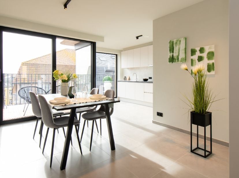 In het mooiste en modernste gebouw van Wenduine, genaamd Residentie Sara, kunt U dit instapklaar nieuwbouw duplex-appartement ontdekken!<br />
Gelegen