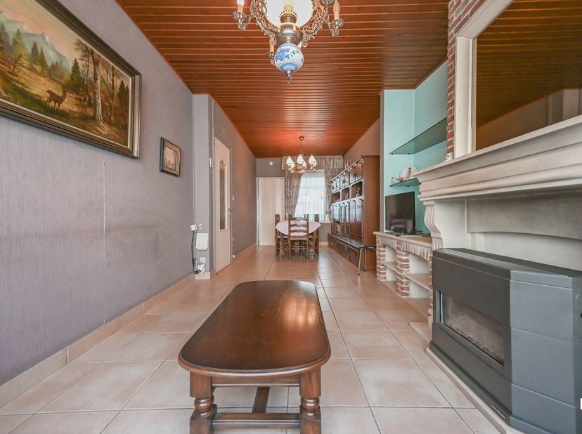 Ontdek deze centraal gelegen woning met vier slaapkamers en een bewoonbare oppervlakte van ca. 149 m² (volgens het EPC-attest), op een perceel van ong