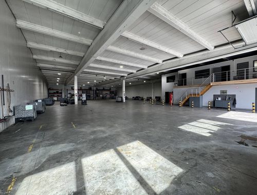                                         Magazijn met bureel te huur in Oostende, € 7.500
