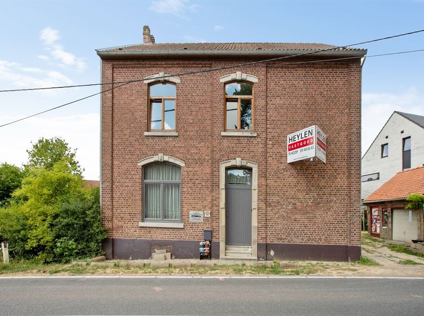 Open bebouwing met garage op ruim perceel nabij de E40<br />
Op een vlot bereikbare locatie in Landen vindt u deze open bebouwing met drie slaapkamers
