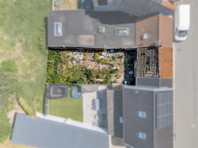 Bent u op zoek naar een project met mogelijkheden? Dan is dit perceel in de Donkerstraat te De Klinge precies wat u zoekt.<br />
Het perceel is gelege