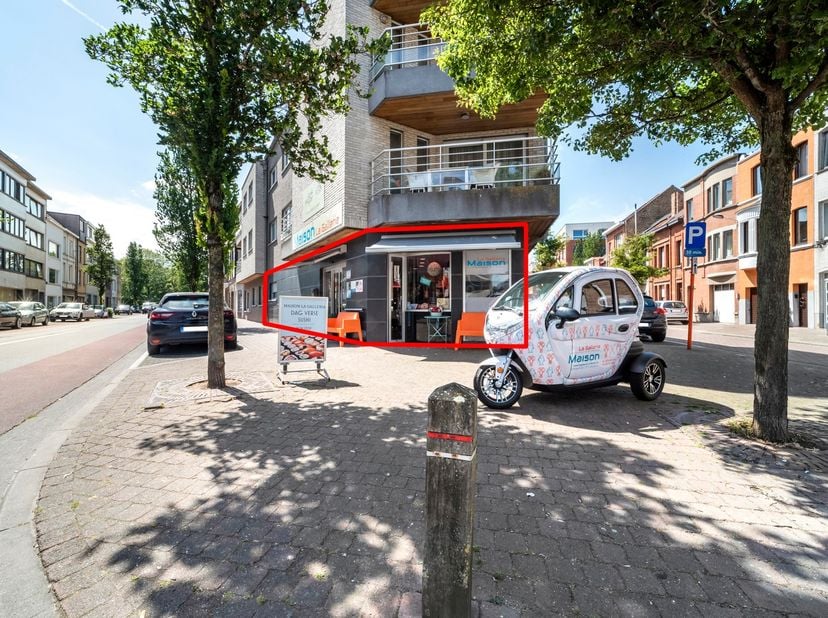 Bien professionnel à vendre à Zwaluwenstraat 21,
                    8400 Oostende