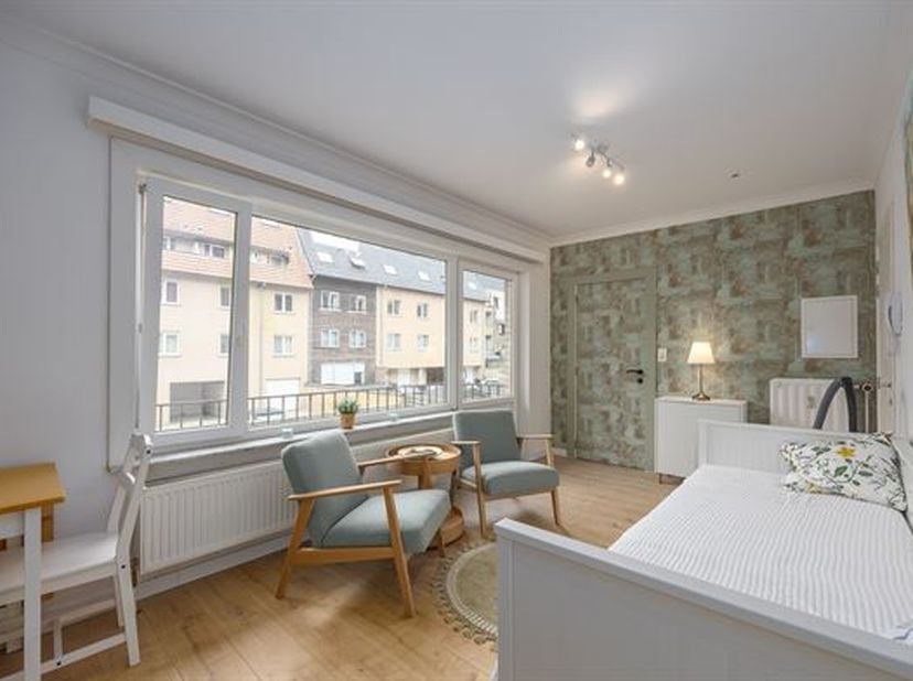 Gezellige frisse studio met zonneterras, rustig gelegen in hartje Middelkerke op een boogscheut van de Zeedijk. Instapklaar en bestaande uit living me