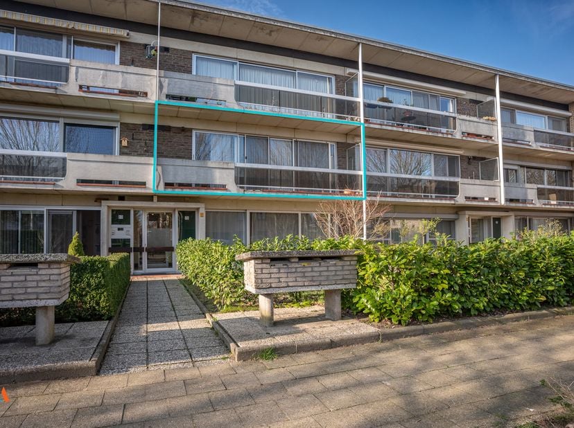 Instapklaar appartement met kelderberging en garagebox in een rustige wijk te Brasschaat<br />
Op zoek naar een lichtrijk en comfortabel appartement o