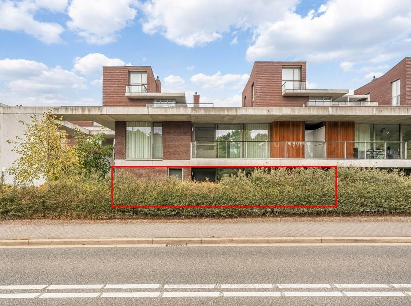 Exclusief  luxe gelijkvloers appartement (110 m²) met twee ruime terrassen gelegen in het centrum van Genk, inclusief ruime staanplaats en ruime kelde