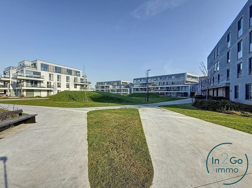 Ontdek dit moderne en lichtrijke appartement van 89 m², gelegen in een rustige en groene omgeving in Herent, aan de Myrna Mackstraat 7 bus 103. Dit re