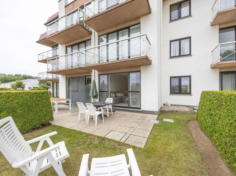 Op de gelijkvloerse verdieping van de residentie GREEN GARDEN blok 7&amp;nbsp;bevindt zich dit instapklare en gemeubelde appartement met een gezellig terr