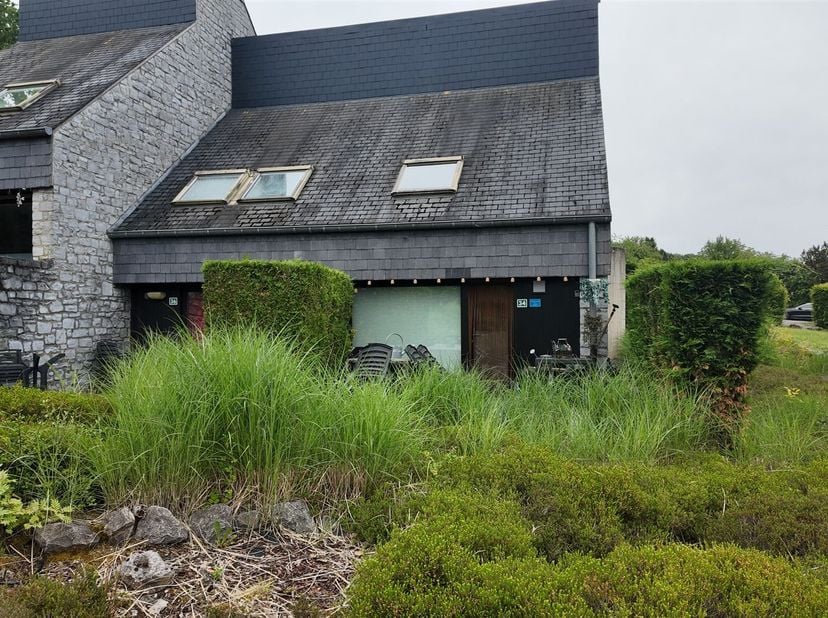 Un appartement au rez-de-chaussée situé juste en dehors du village de Ny, au sein de la copropriété L'Espinette.<br />
<br />
La maison de vacances