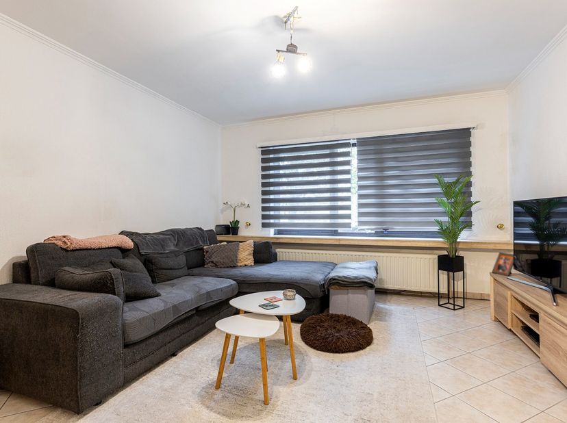 REEDS OFFLINE VERKOCHT.<br />
Op een gunstige locatie in Brasschaat vindt u dit verzorgd appartement op de eerste verdieping van een kleinschalig gebo