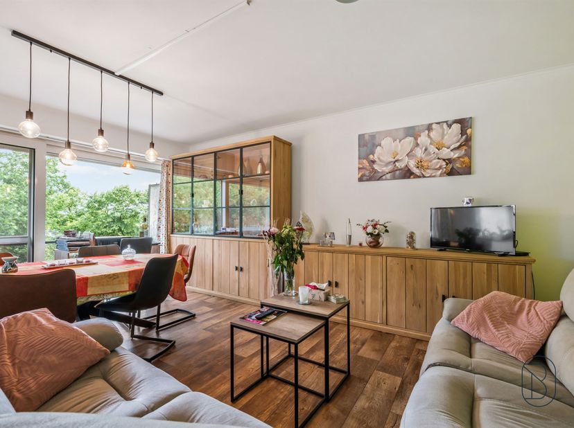 Verkoop op lijfrente, vrij bij overlijden van de verkoper.<br />
Boeket: 65.000 €.<br />
Lijfrente: €300/maand gedurende 20 jaar<br />
<br />
Lijf