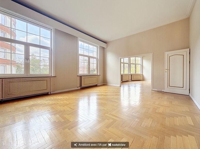 Appartement te koop in Latins square des  65,
                    1050 Elsene