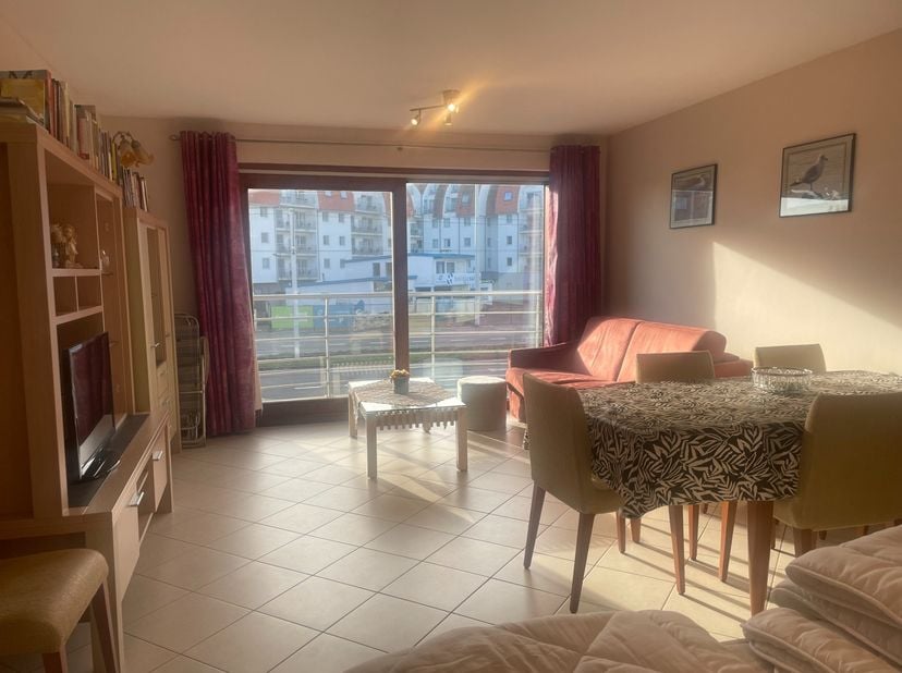 Deze studio ligt op de eerste verdieping in een verzorgde residentie.<br />
De studio is volledig gemeubeld en voorzien van alle comfort.<br />
De woo