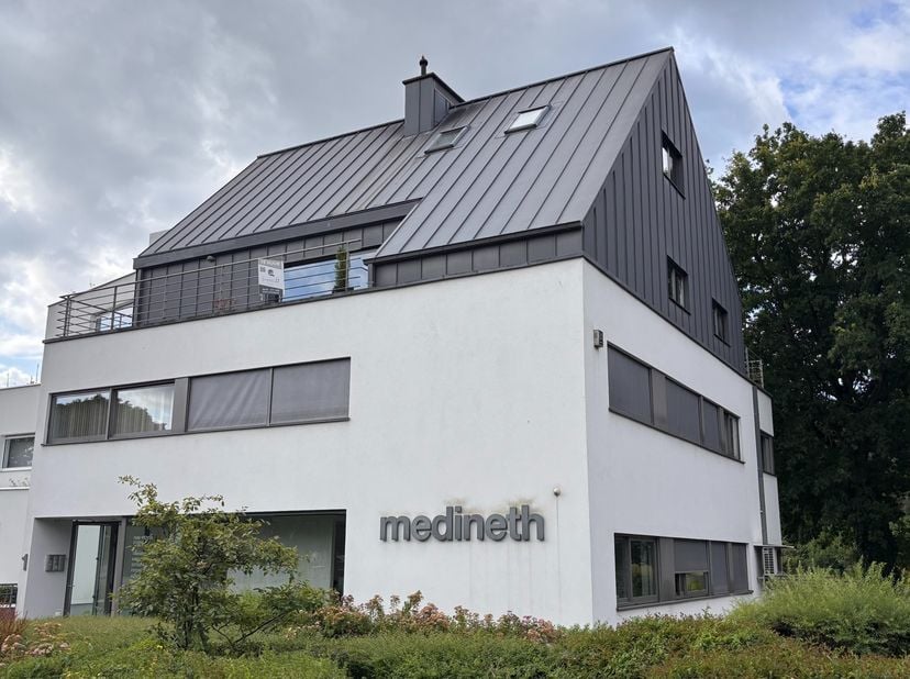 ALGEMEEN:<br />
Ruim duplex appartement van 165 m² met 2 slaapkamers.&amp;nbsp;<br />
<br />
INDELING: Verdieping 2: inkomhal met apart toilet, living met