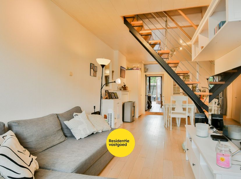 Ontdek deze charmante woning in Sint-Andries, ideaal gelegen met een uitstekende verbinding naar het bruisende stadscentrum van Brugge én de E40 en E4