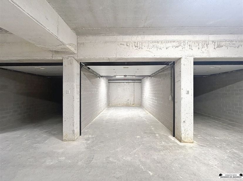 Parking souterrain dans le projet Goorbos<br />
Ces places de parking sont situées sous le nouveau projet Goorbos.<br />
L'entrée se fait par l'Oude B