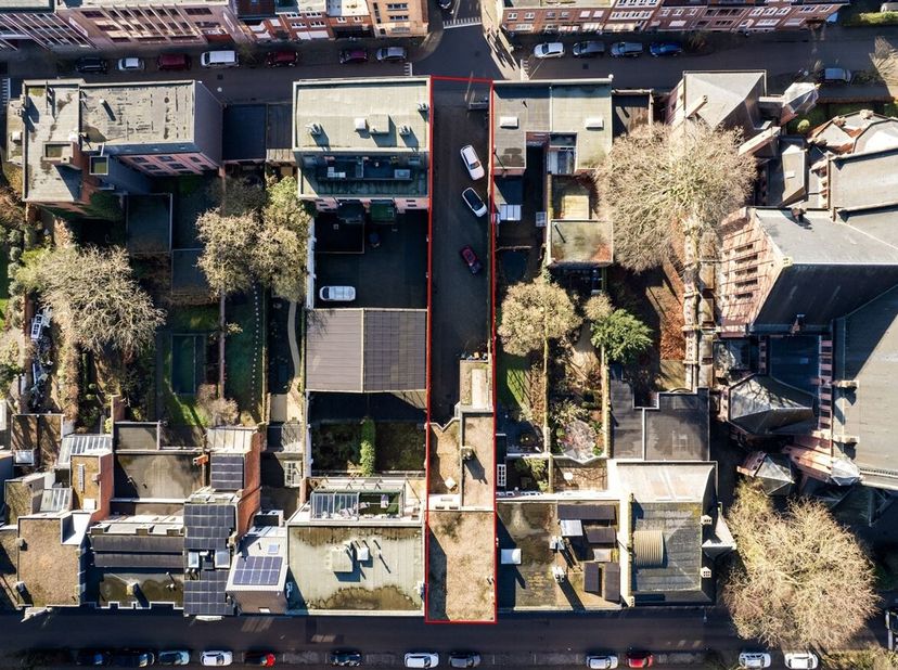 Projecteigendom met sterke ontwikkelingsmogelijkheden op topligging<br />
Op een absolute toplocatie in Turnhout bevindt zich dit uitzonderlijke eigen