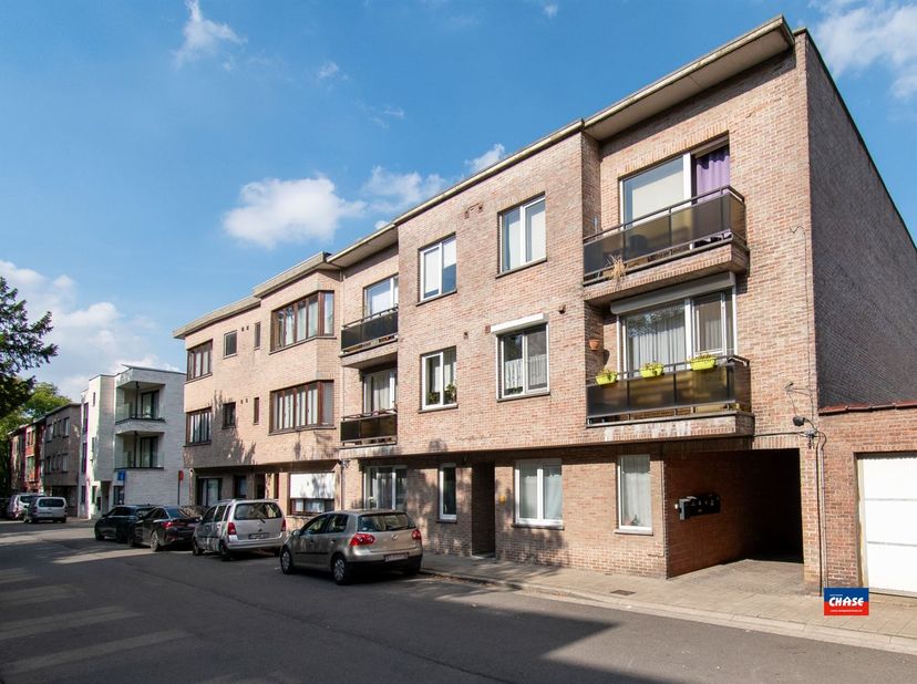 HOBOKEN | OP TE FRISSEN GELIJKVLOERSAPPARTEMENT MET TWEE SLAAPKAMERS, TUIN EN AUTOSTAANPLAATS | MOMENTEEL VERHUURD !<br />
Indeling als volgt : inkom