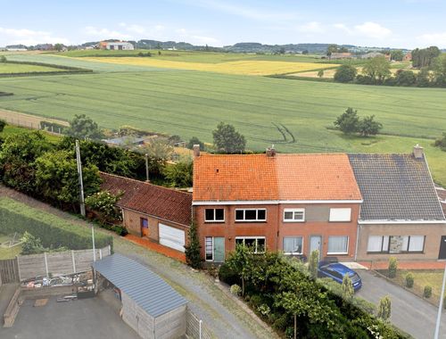                                         Koppelwoning te koop in Reningelst, € 195.000
