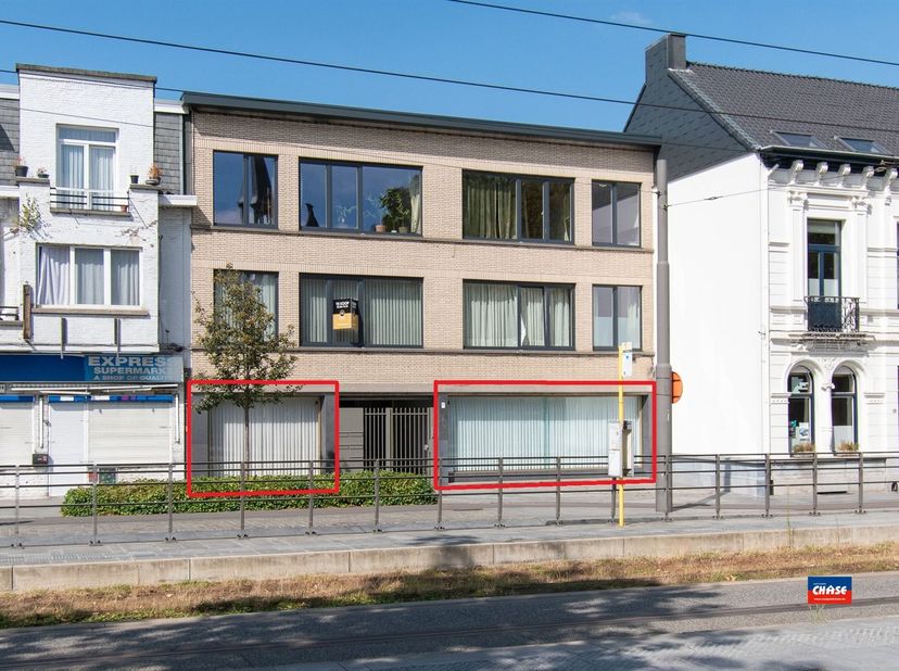 HOBOKEN | ZEER RUIM EN VERZORGD GELIJKVLOERSAPPARTEMENT MET DRIE TOT VIER SLAAPKAMERS EN GROTE TUIN | EPC D |<br />
Indeling als volgt : inkomhal met