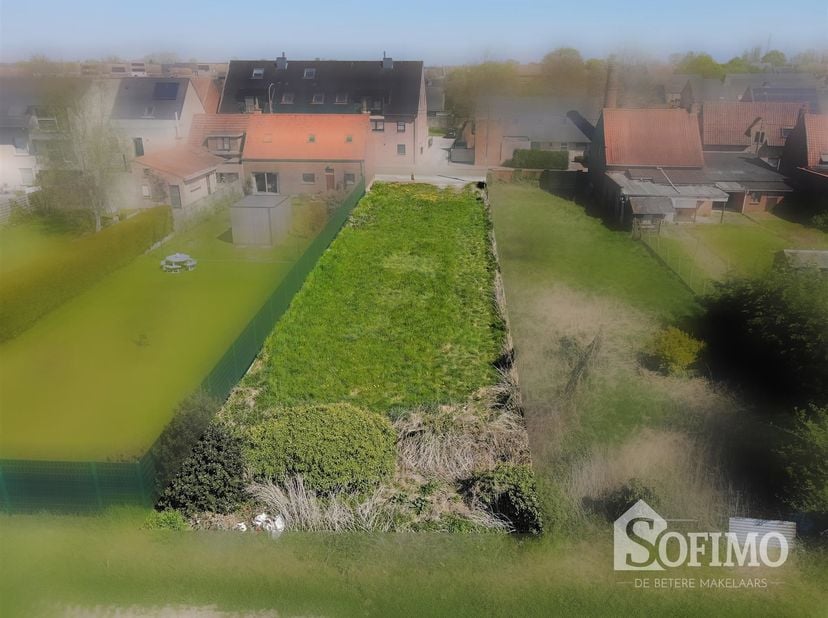 Bouwgrond met een perceeloppervlakte van 644m² te Langemark vlakbij winkels en invalswegen met mogelijkheid tot bouwen van halfopen woning met een max